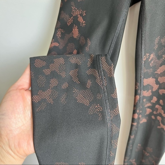 Lululemon Mapped out Camo leggings in black/ burnt orange G77 - Picture 7 of 10